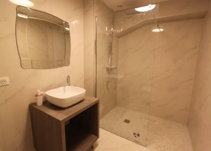 Subtil Insolite Villa *